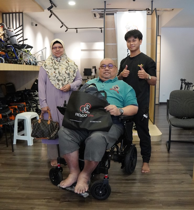 Happy family with new electric wheelchair from Fresco Bike. Wheelchair buying tips.
