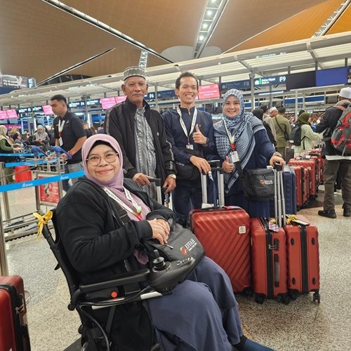 Family at airport, woman in wheelchair with luggage